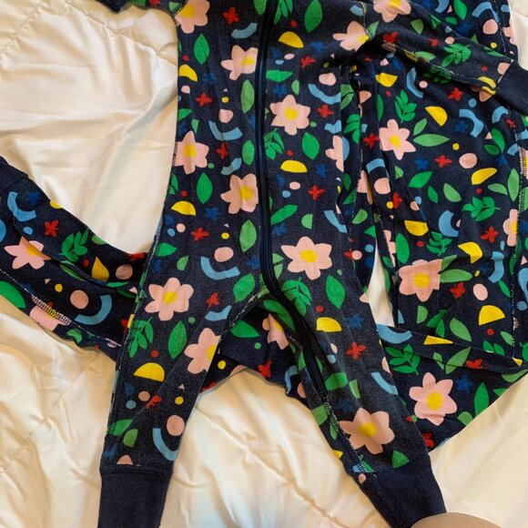 SOLD Hanna Andersson Organic Floral PJs - 18-24m - Picture 2 of 4